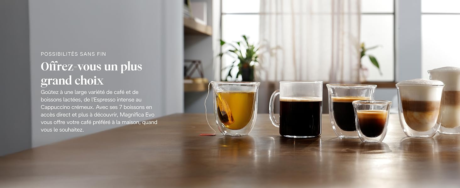 Photos de style de vie d'une installation de préparation du café dans une cuisine lumineuse et moderne avec divers outils de préparation du café visibles.